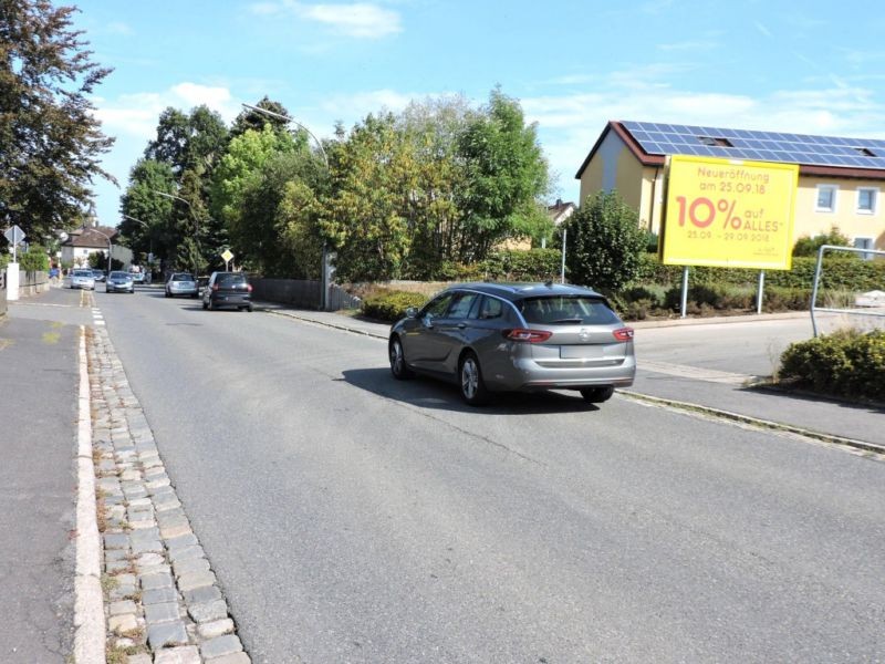 Wiesauer Str.  19 quer re. Einf. Netto