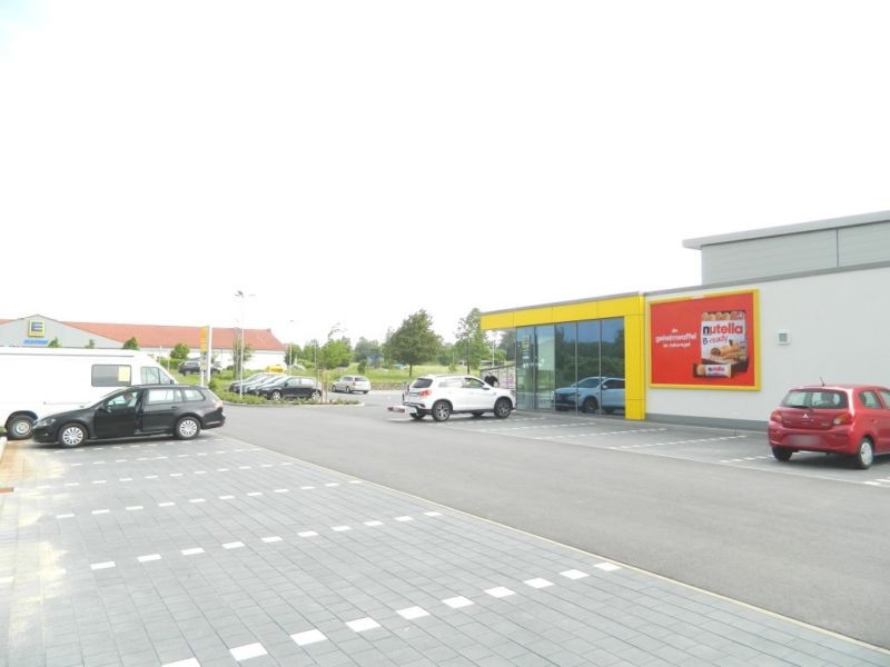 Sonnefelder Str.  33/Netto neb. Einfahrt quer