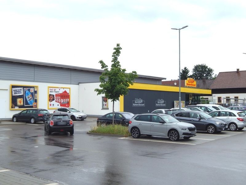 Zum Markt   2 /Netto li. neb. Eing.