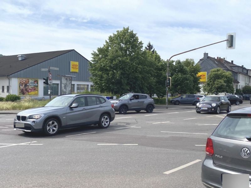 Schöndorfer Str.  84 li. neb. Netto Eing.