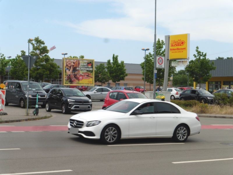 Carl-Euler-Str.   4 re. quer Netto