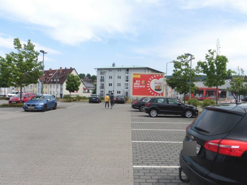 Carl-Euler-Str.   4 li. quer Netto