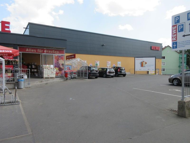 Matthäus-Herrmann-Platz   2 (REWE PP Nh. Eing.)