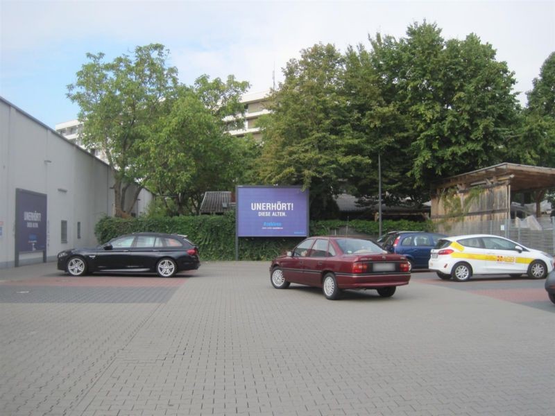 Göttelmannstr.  11/REWE PP Sto. 2