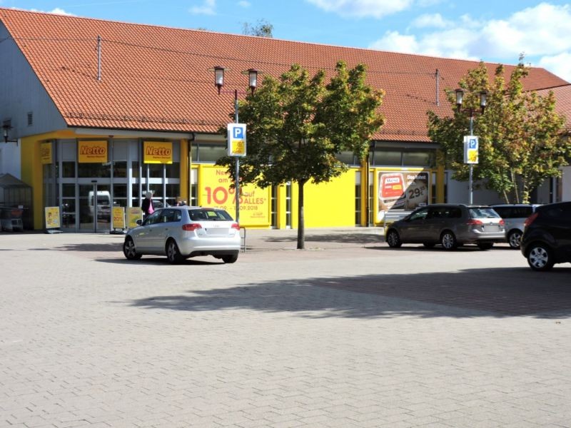 Schlossstr.  40 Netto re. neb. Eing.