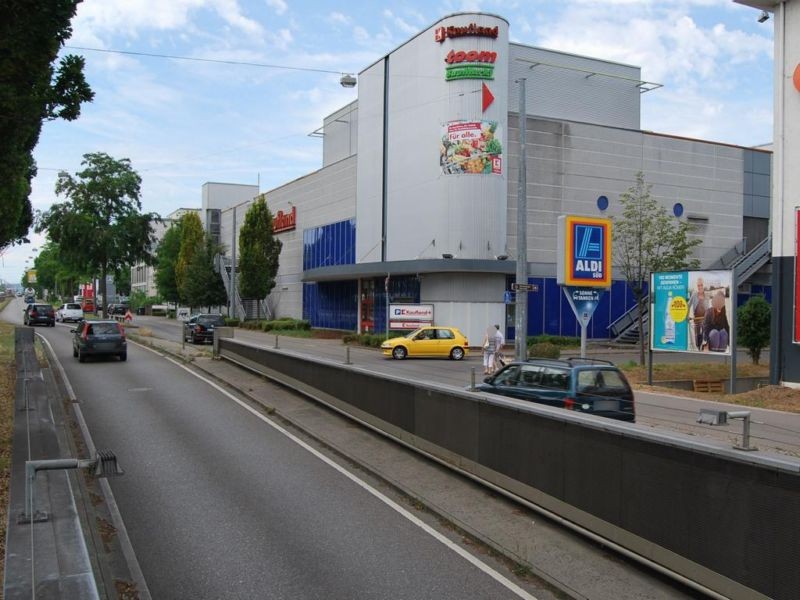 Stuttgarter Str.  68/Einf quer re. Kaufland