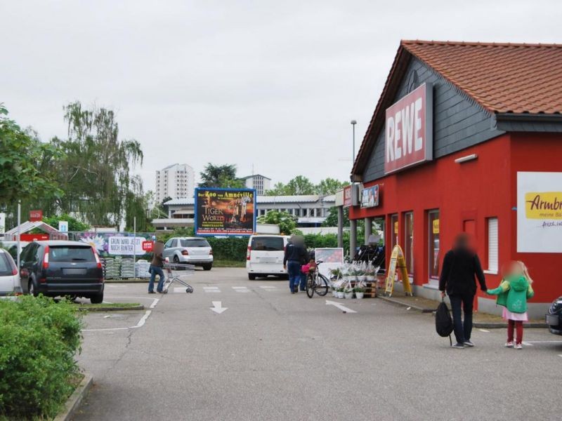 Theodor-Rehbock-Str.  11/REWE 2. von li. Si. Eing.