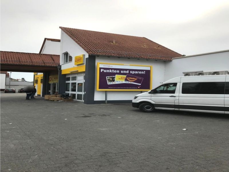 Maxdorfer Str.  35 Netto re. neb. Eing.