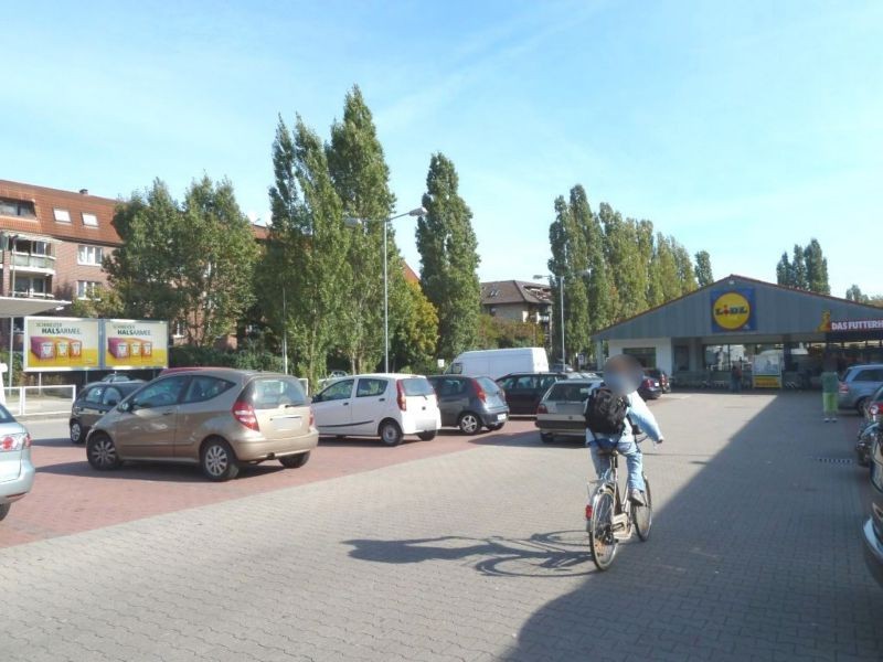 Reclamstr.  19/Lidl li. vom Eing.