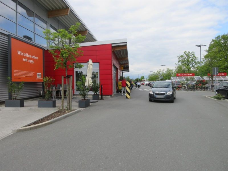 Lichtenfelser Str.  10/REWE PP/li. neb. Bäckerei