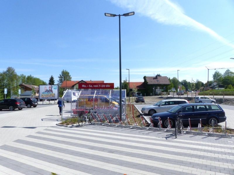 Birkenallee  40/REWE a. d. B472 quer li.