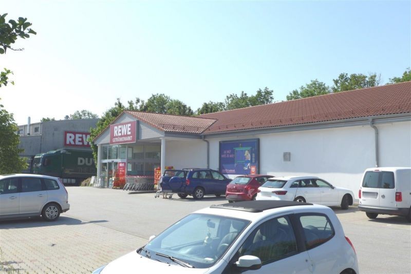 Passauer Str.  52/REWE PP/Sto. 1