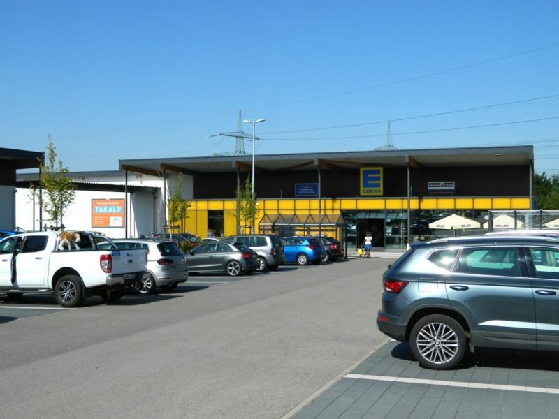 Ingolstädter Str.  79/EDEKA li. neb. Eing.