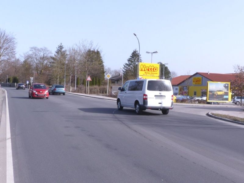 Auweg  44/Netto Si. Landshuter Str. quer re.