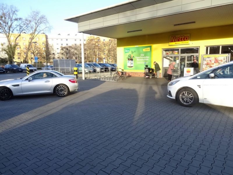 Holzmarktstr.   2 li. neb. Eing. Netto