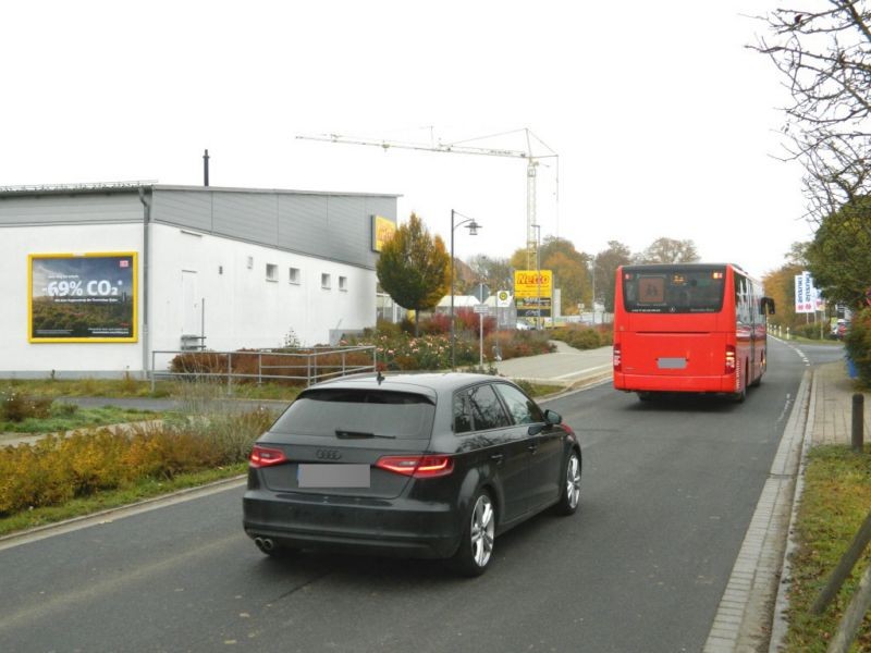 Würzburger Str.  35a/Netto Si. Str. quer