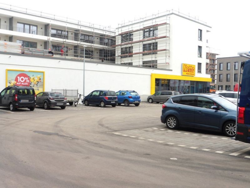 Paul-von-Denis-Str.  16/Eing. Netto li.