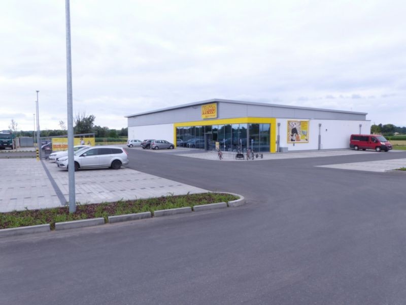 Landshuter Str.  48 Netto Nh. Eing. li.