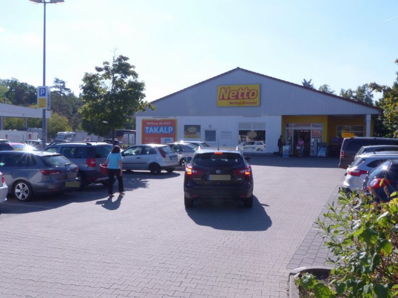 Wasag-Str.   2/Netto li. neb. Eing.