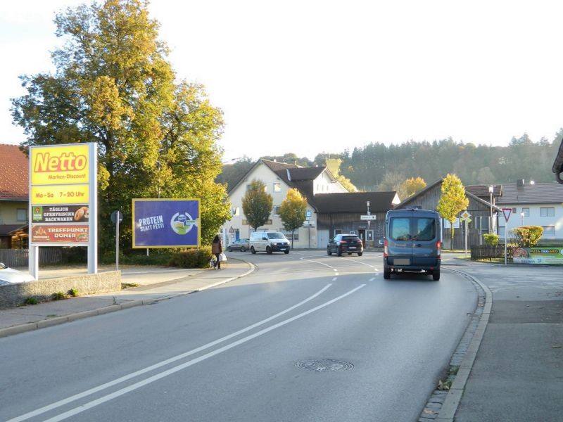 Bahnhofstr.  29/Netto Einf. Si. B479 quer