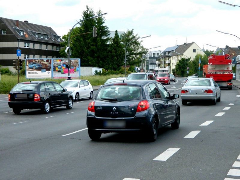 Kölner Str. neb.  33 quer Nh. Lidl/We.li.