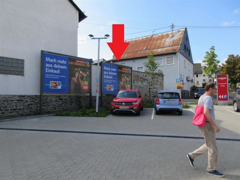 Färberbachstr./Kirchstr.  17/nahkauf PP rechts