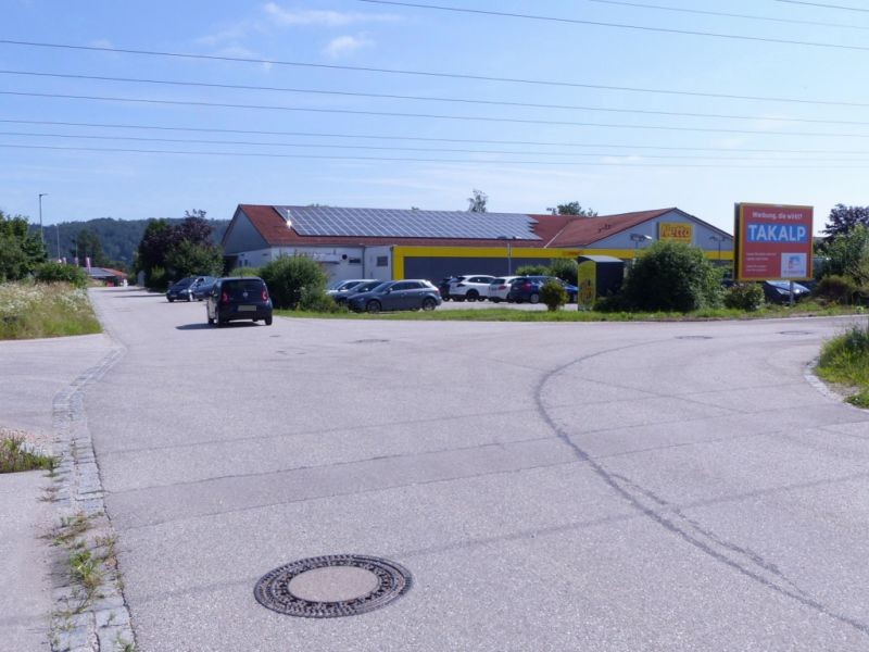 Moritz-Brüll-Str.   2 neb. Einf./Si. Str. Netto