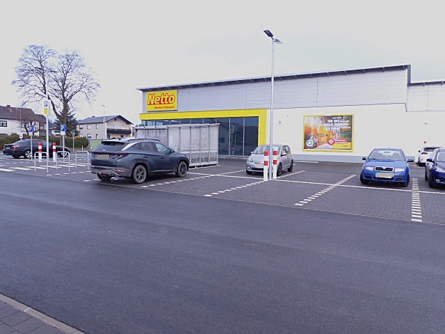 Max-Reger-Str.  42 re. neb. Eing./Netto