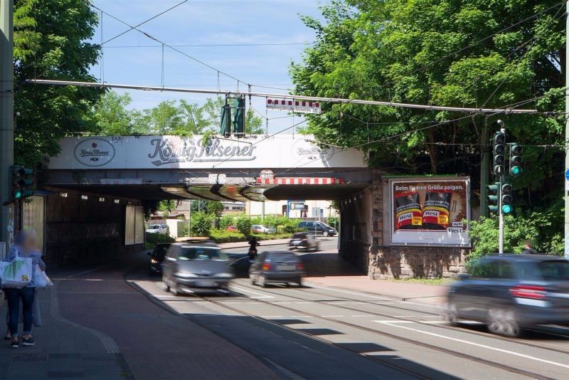 Friedrich-Ebert-Str./Nh. Möllershofstr./re.v. Ufg.