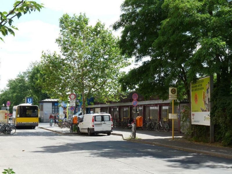 Siegfriedstr., amBahnhof Hermannstr.,Zaun, links