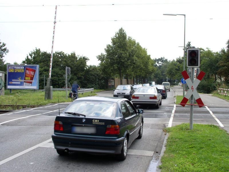 Lerchenauer Str. Nh. 260 Bahnübergang/We.li. quer