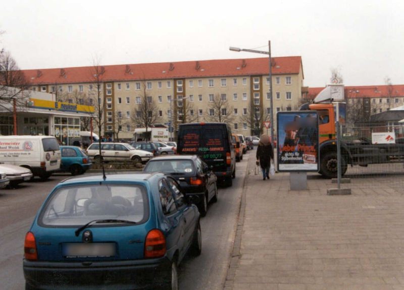 Bertolt-Brecht-Str. vor Hochhaus/We.re.