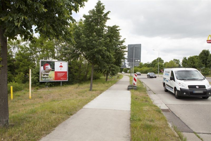 Rathenower Landstr. Nh. Rosa-Luxemburg-Allee re.