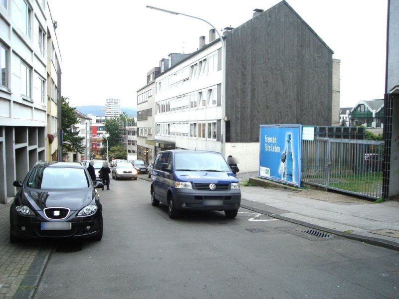 Paradestr.  68