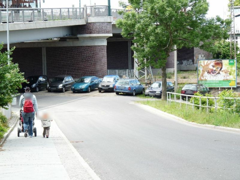 Bahnhofszufahrt vor Straßenufg.