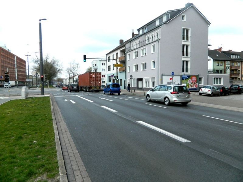 Hans-Böckler-Str./Auf dem Kamp re. quer