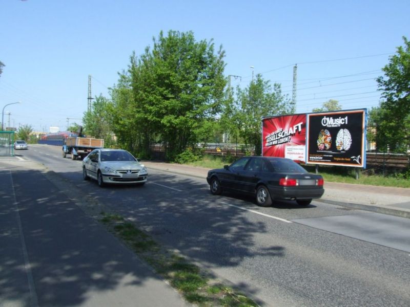 Friedrich-Engels-Str.  Nh. Nuthe-Brücke li.