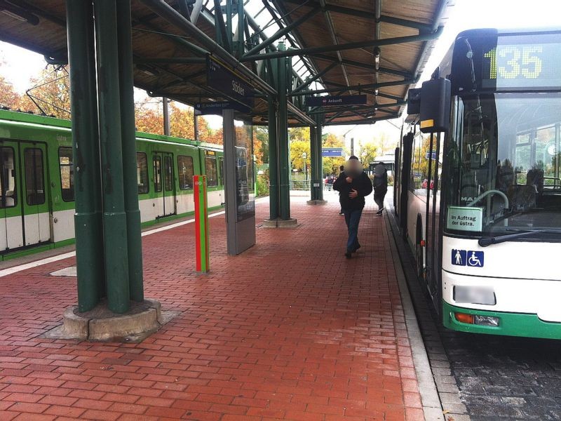 HST Stöcken/FE/Abf./Ostkopf/zum Bus/105