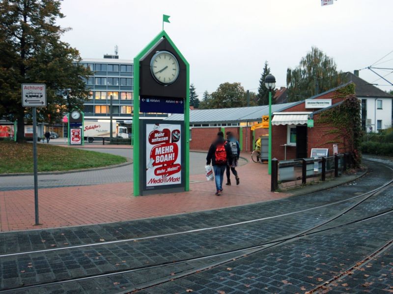 HST Sarstedt/Ankunftseite/unter Uhr/Si. Gleise