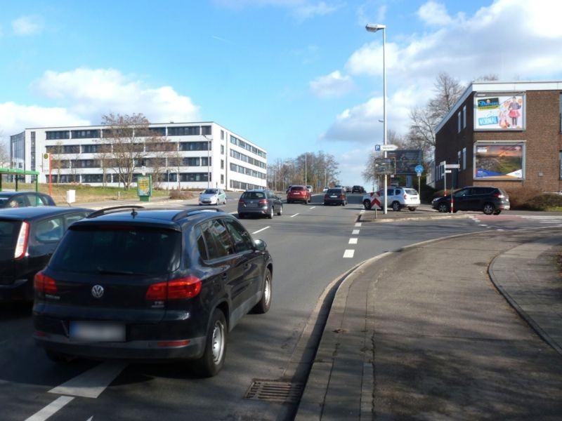 Poststr. 1-5/Gustav-Heinemann-Str. re. quer unten