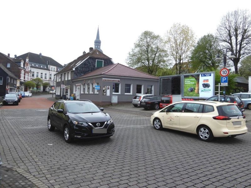 Hauptstr. 4 re. geg. Fritz-Lehmann-Weg