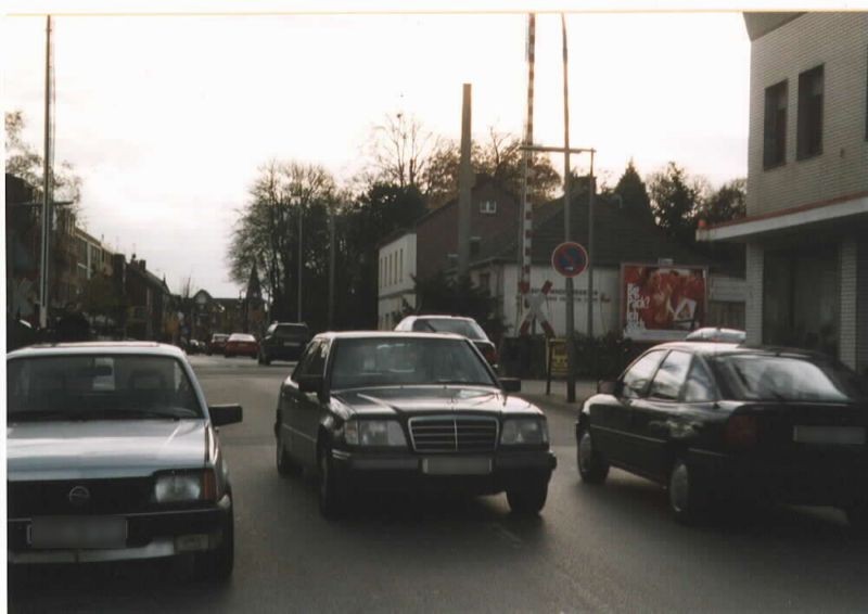 Bahnhofstr. neb. 61/Bahnüberg.