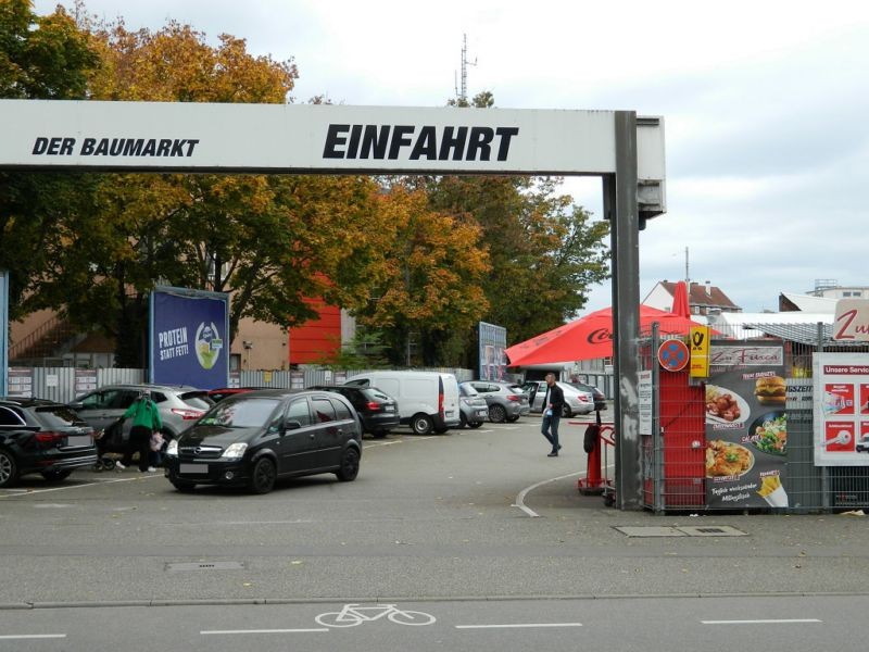 Daimlerstr. 106 quer gg. Eing. Toom