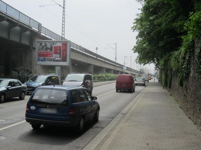 Weisenauer Str./Nh. geg. Karl-Weiser-Str./We.li.