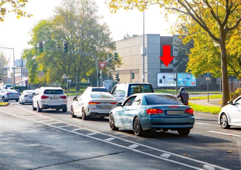 Mathias-Brüggen-Str./Hugo-Eckener-Str.