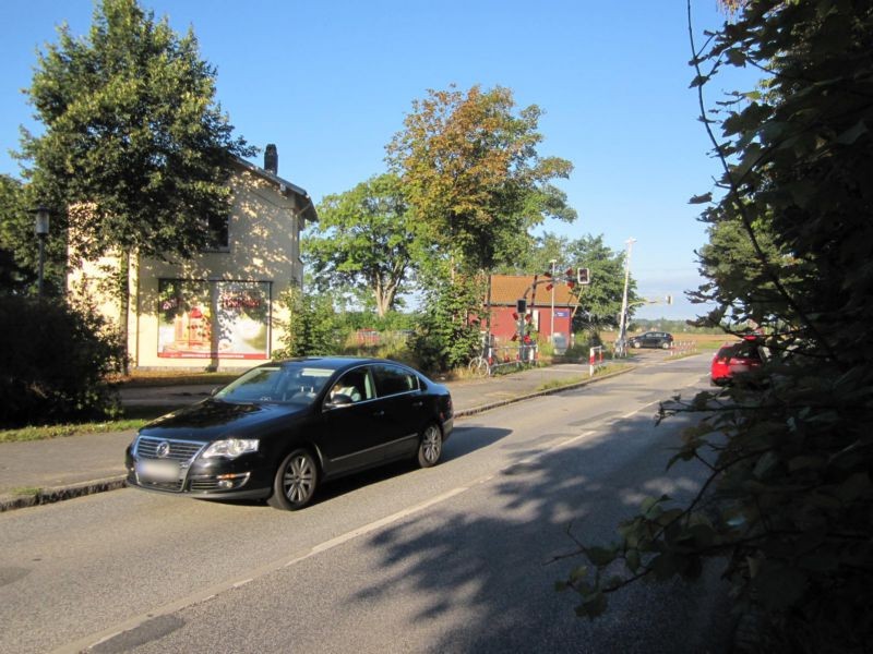 Bahnhofsallee/Bahnhofstr. quer B208