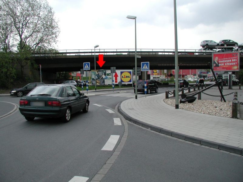 Max-Peters-Str./Zuf. Metro/Kreisverkehr