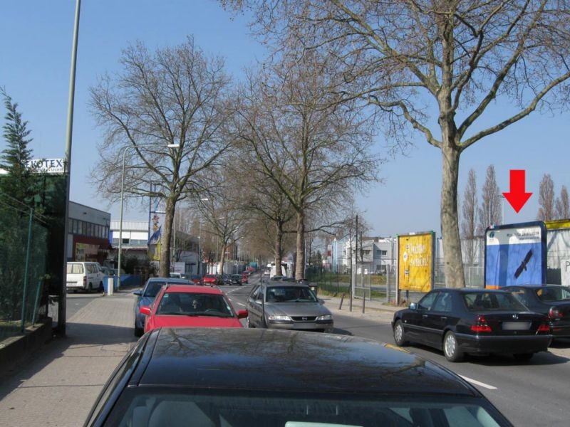 Lärchenstr./Sportplatz geg. Eichenstr. neb. Einf.