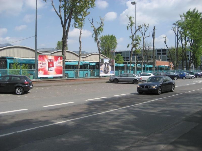 Am Römerhof/vor Busdepot/re.