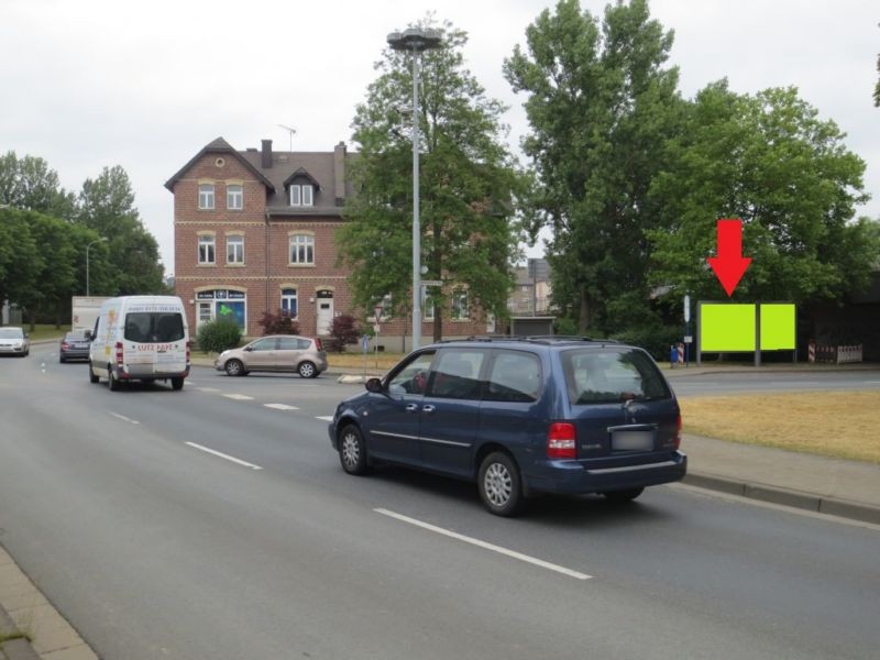 Niedergirmeser Weg   3/Carolinenweg li.